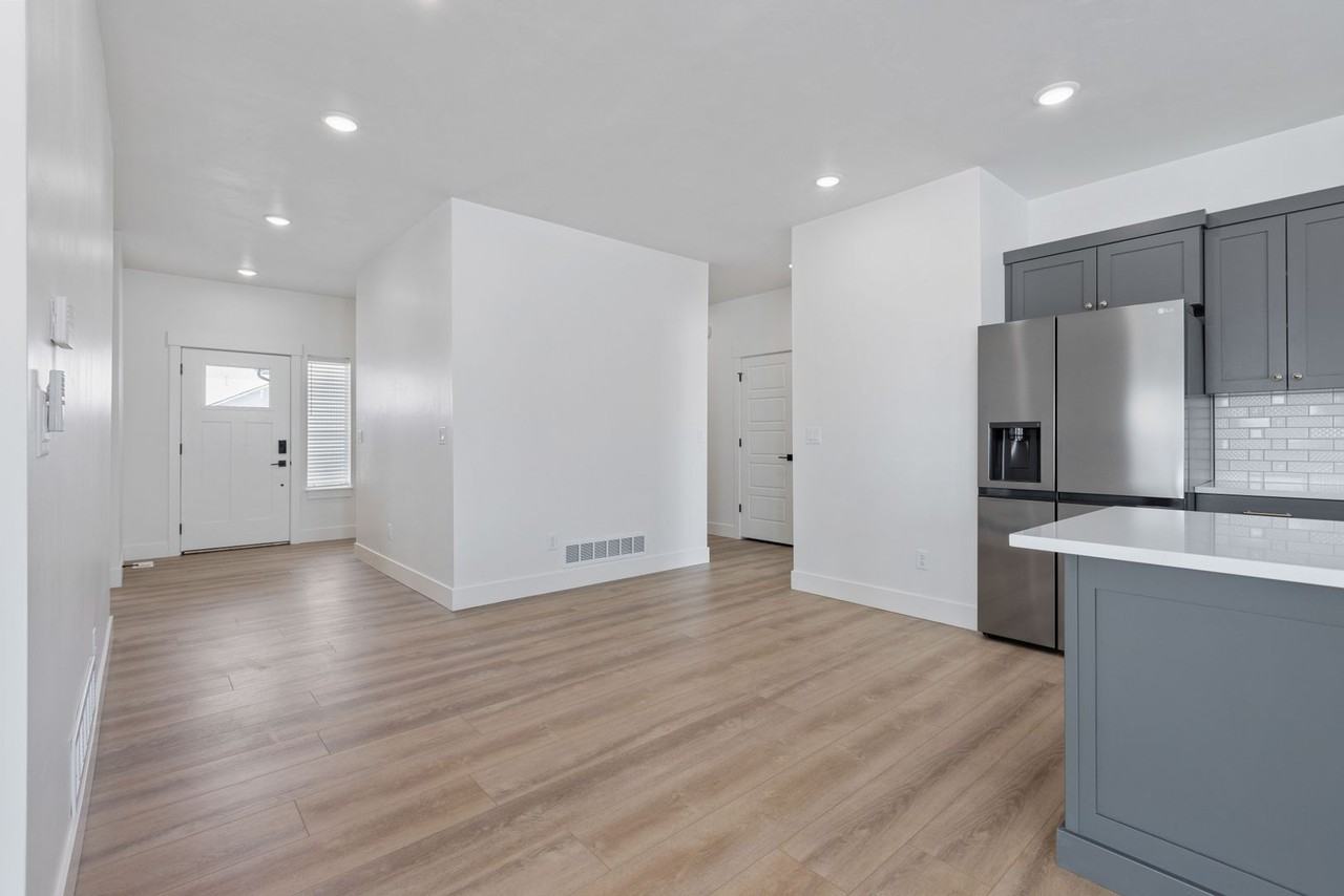 535 S Cutler Ave - Photo 3 of 21
