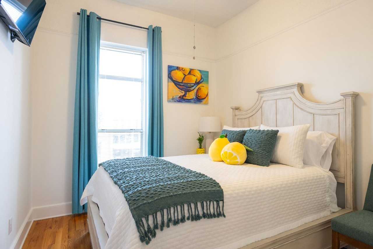 Toomer Loft - Photo 5 of 8