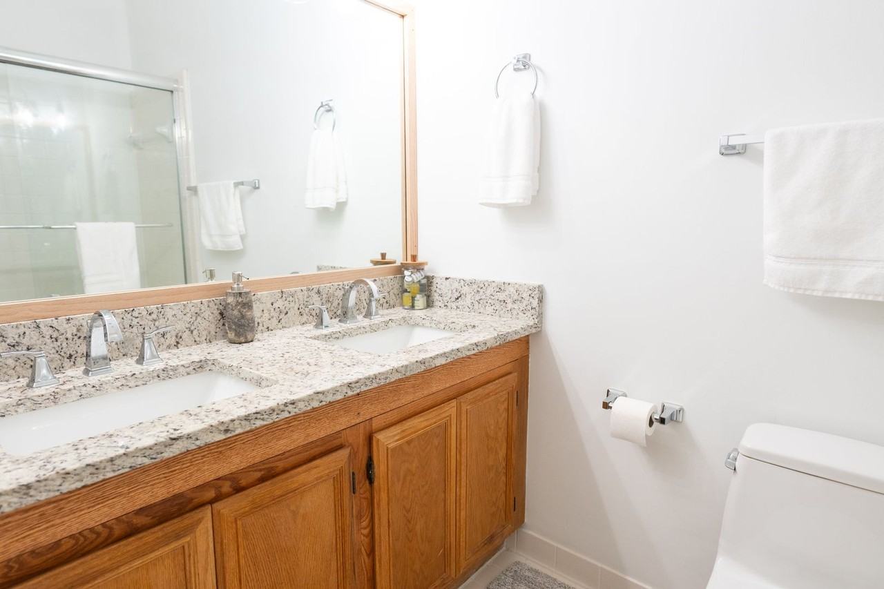 Toomer Loft - Photo 6 of 8