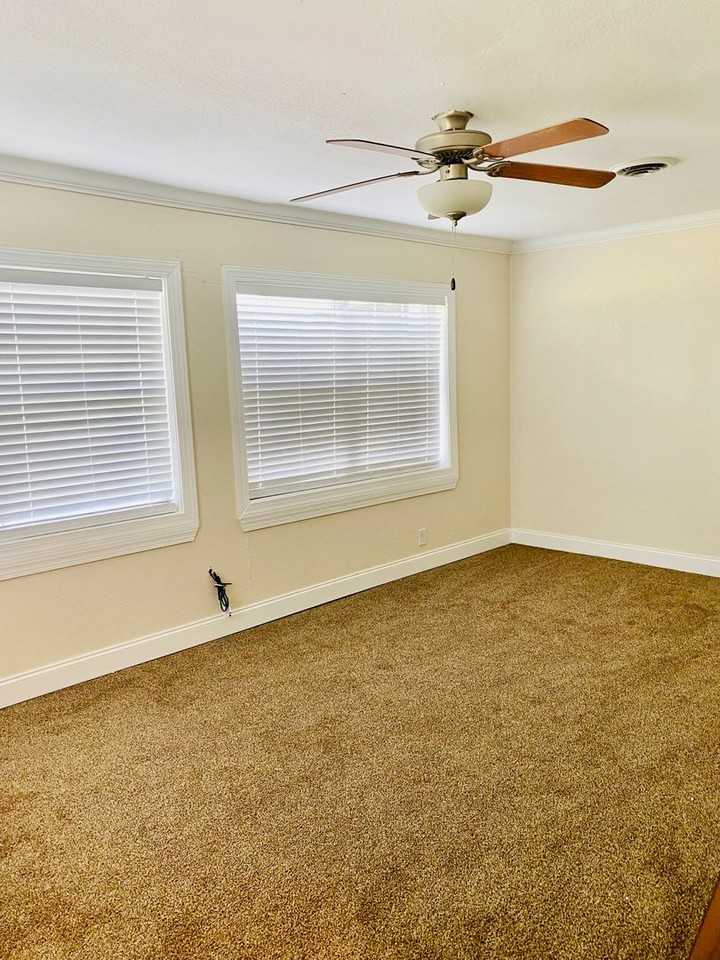 13141 Ne 21st Ave - Photo 7 of 10