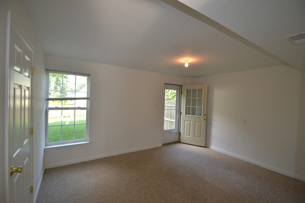 323 Arctic Ln - Photo 3 of 19