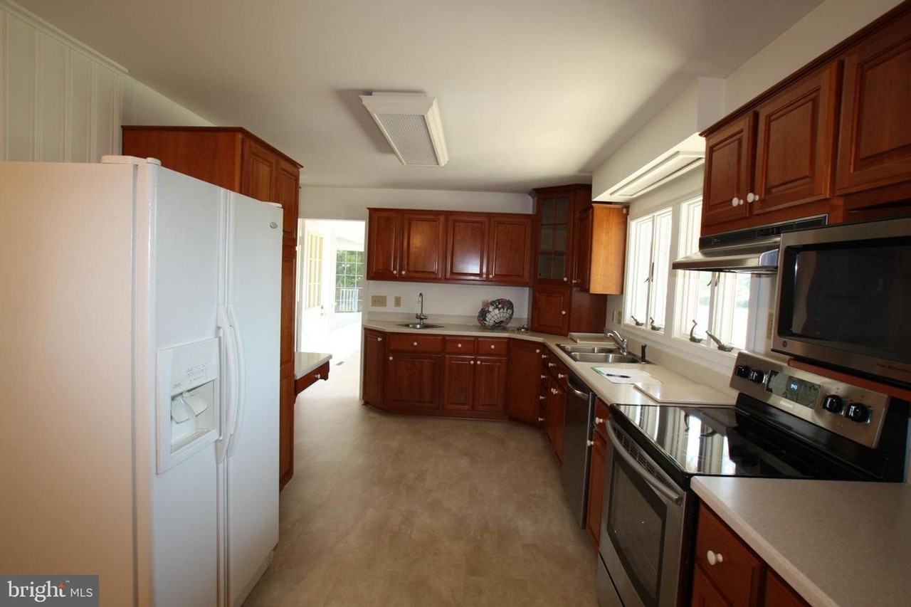 317 Lake Como Cir - Photo 3 of 31