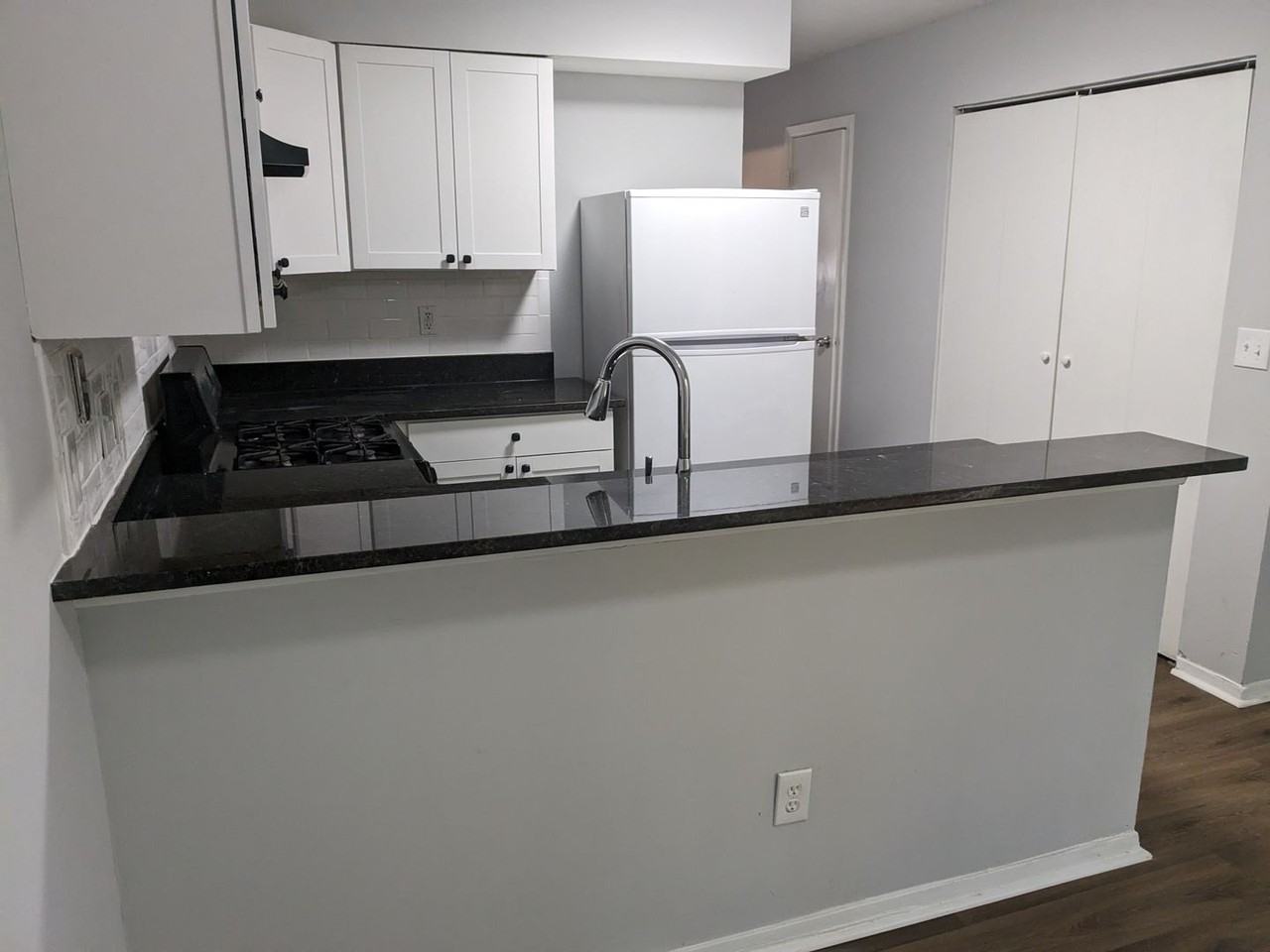 421 Prince Of Wales - Photo 3 of 14