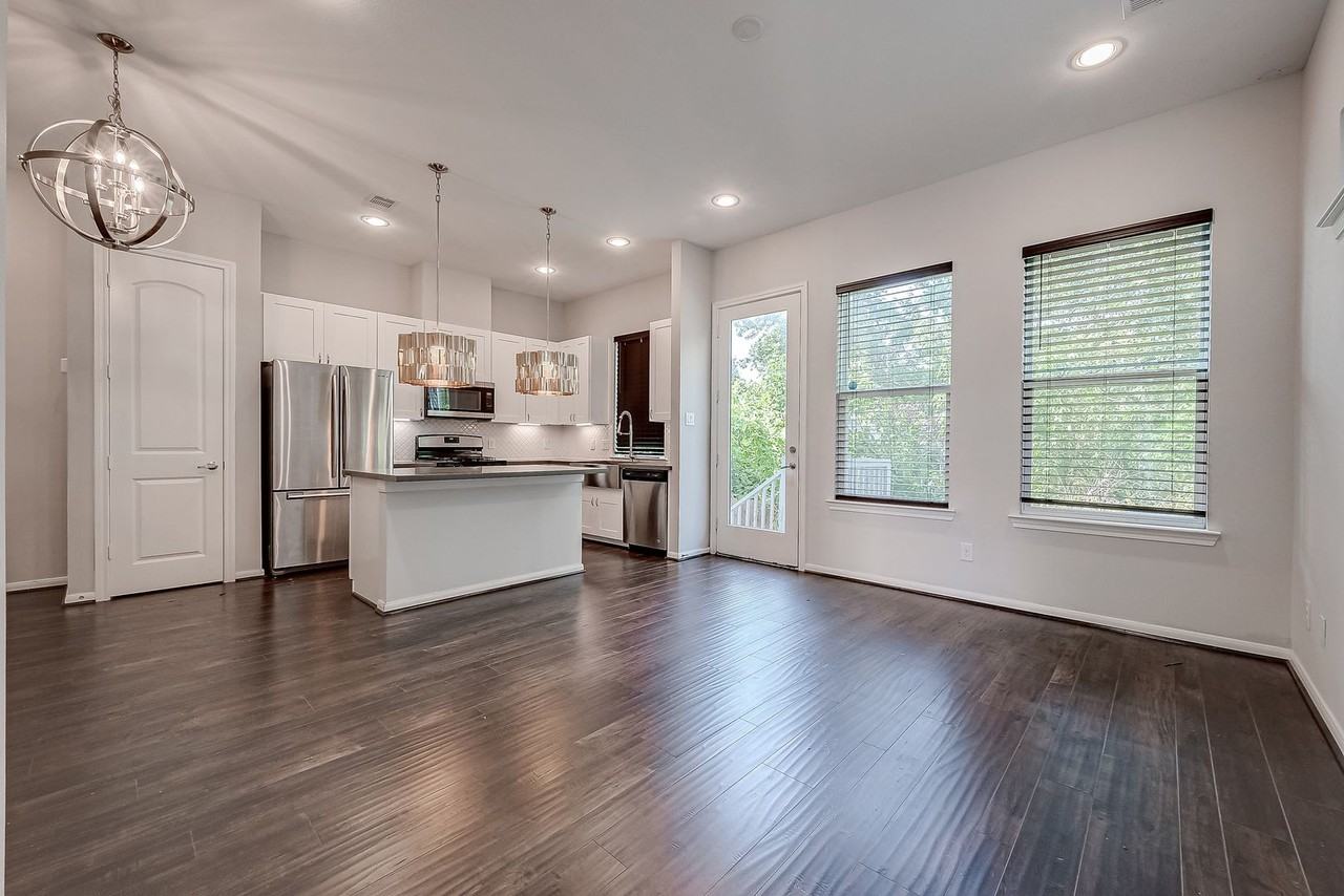 5610 Patrick St - Photo 3 of 12