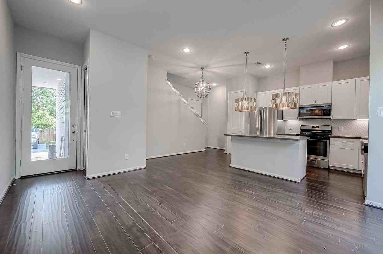 5610 Patrick St - Photo 4 of 12