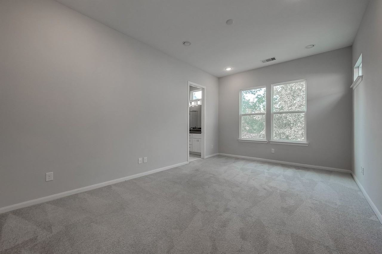 5610 Patrick St - Photo 7 of 12