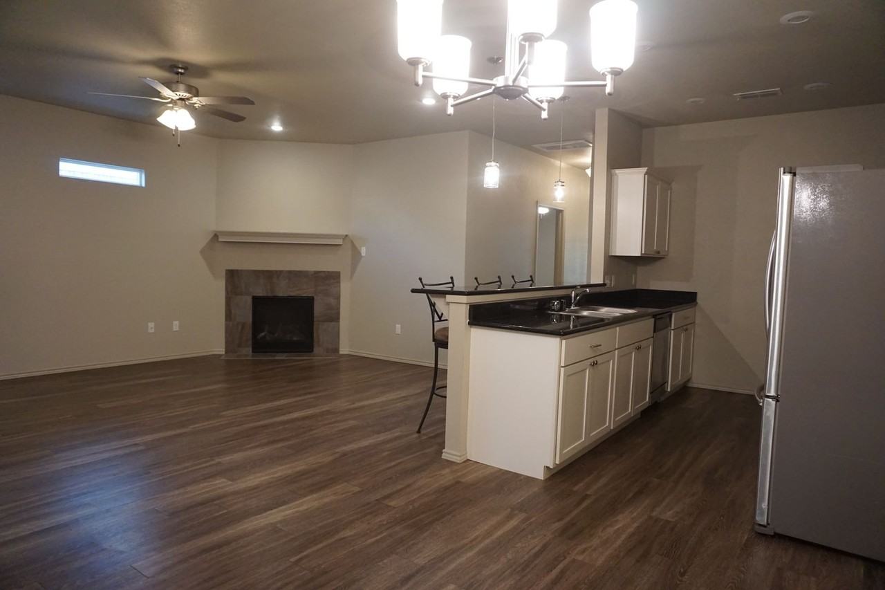 2113 10th St - Photo 3 of 14