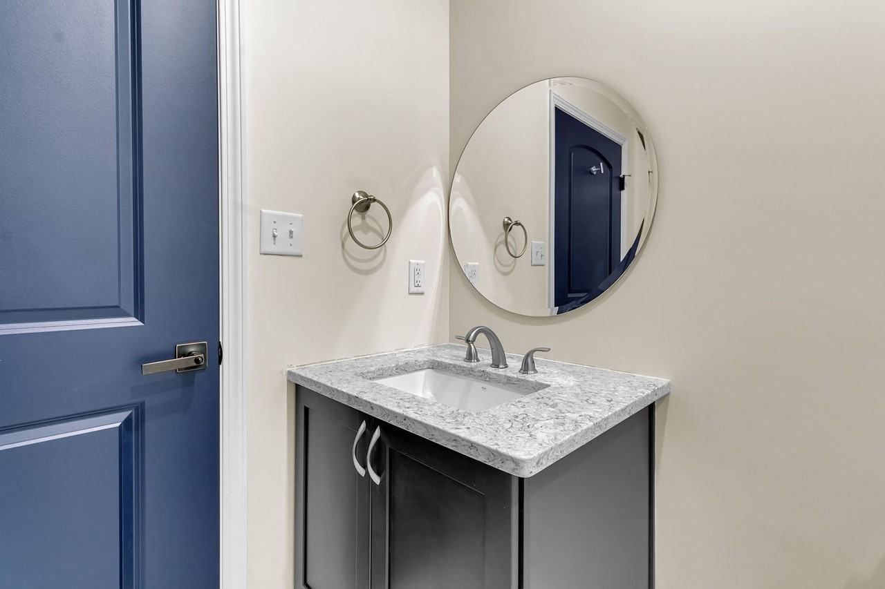 507 Niagara Apartments - Photo 3 of 14