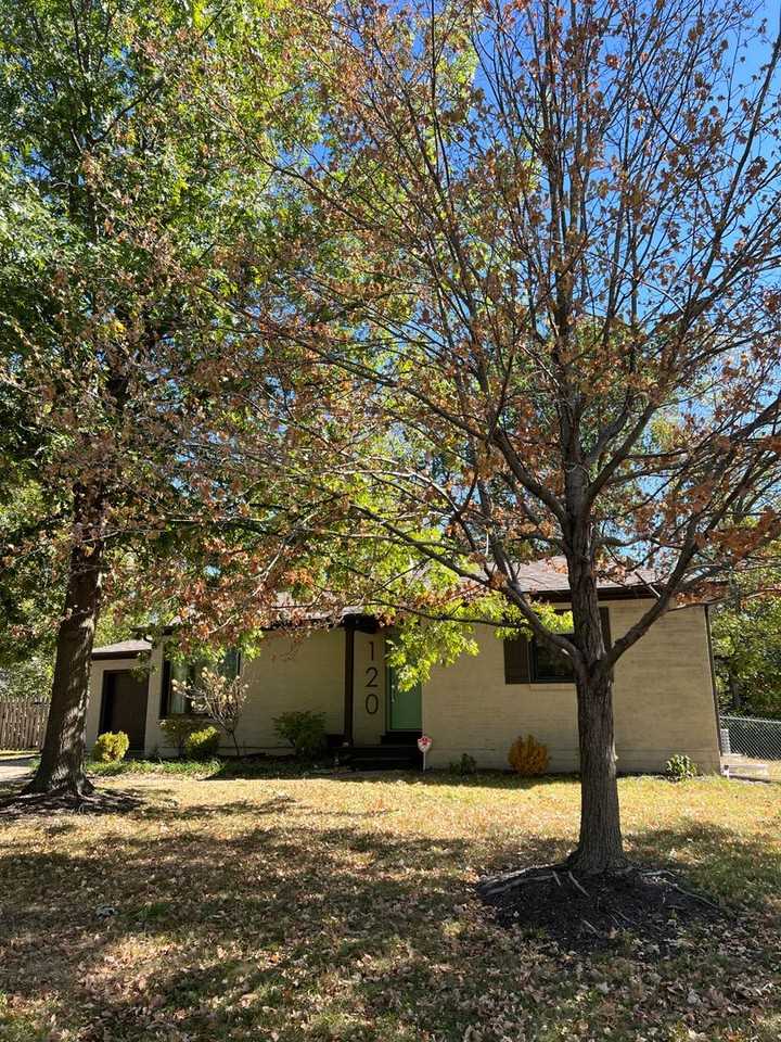 120 Lindell Dr - Photo 2 of 33