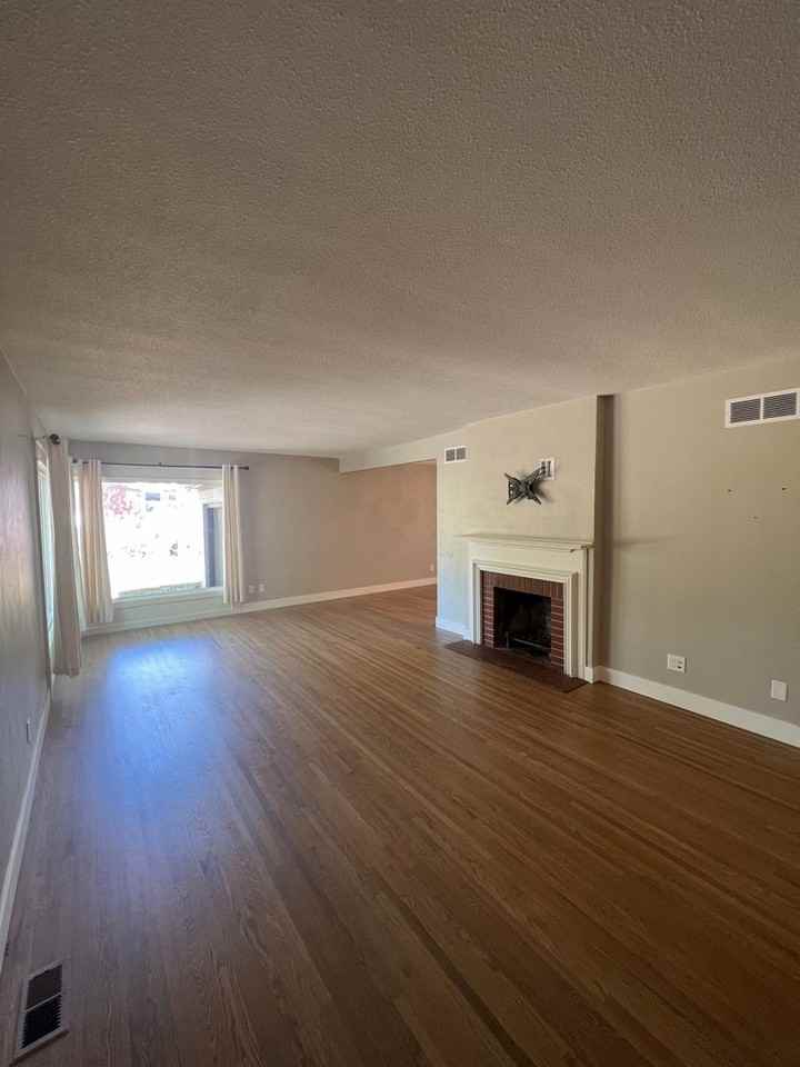 120 Lindell Dr - Photo 3 of 33