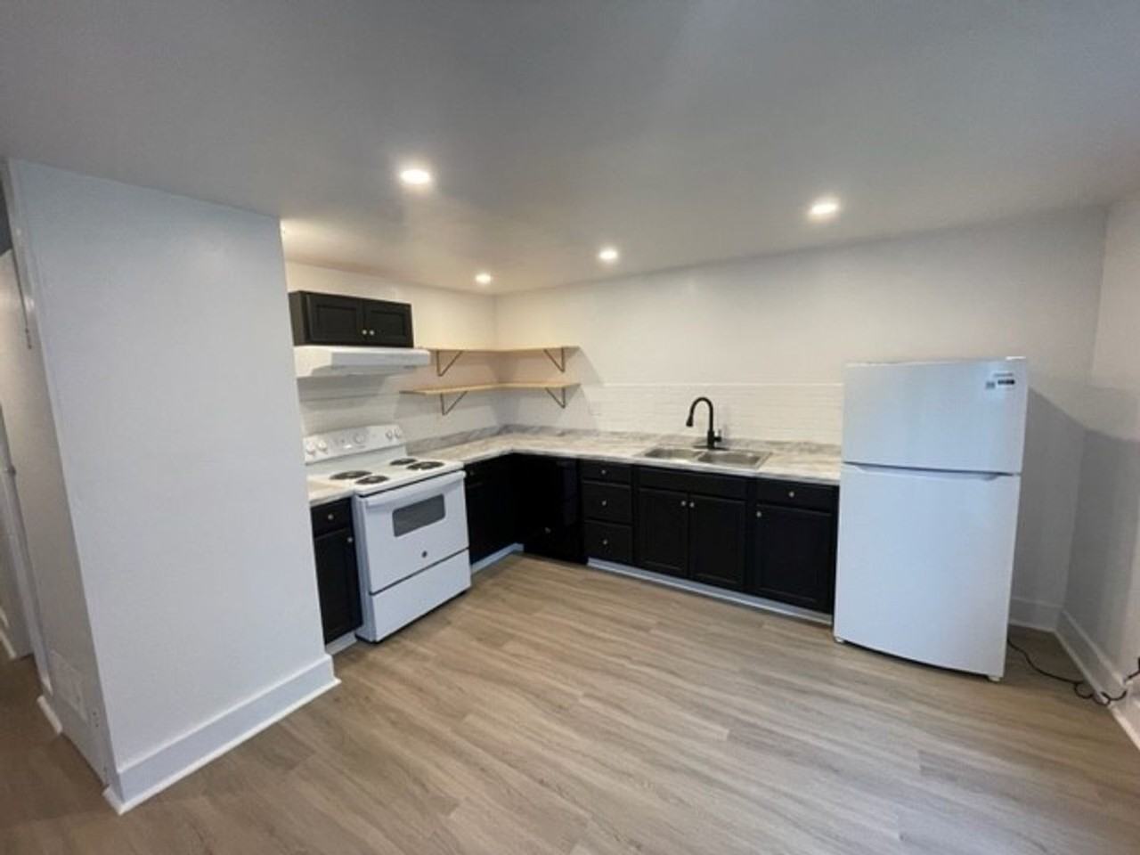 1410 Cannon St - Photo 3 of 9