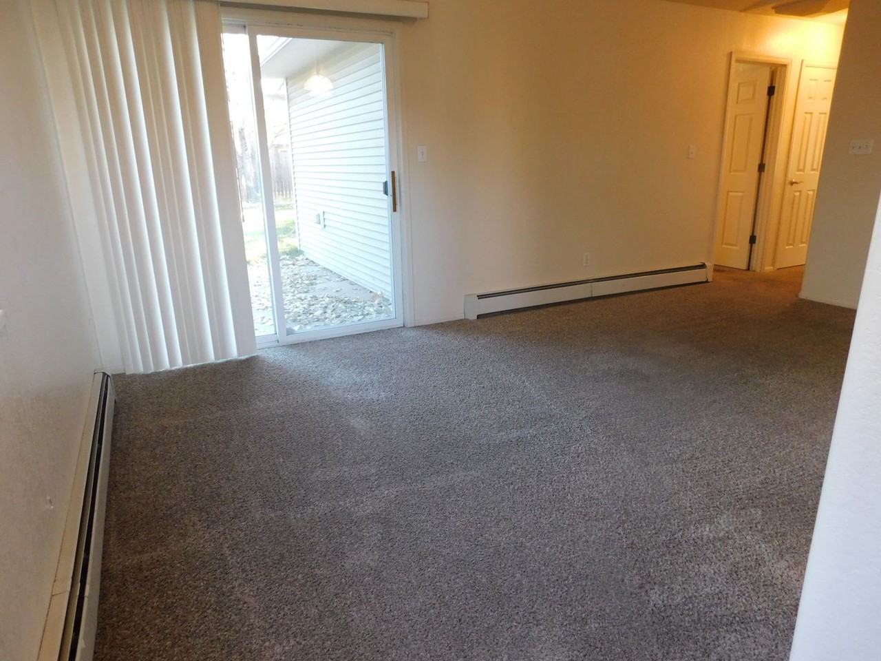 1426 Drumlin St - Photo 2 of 17