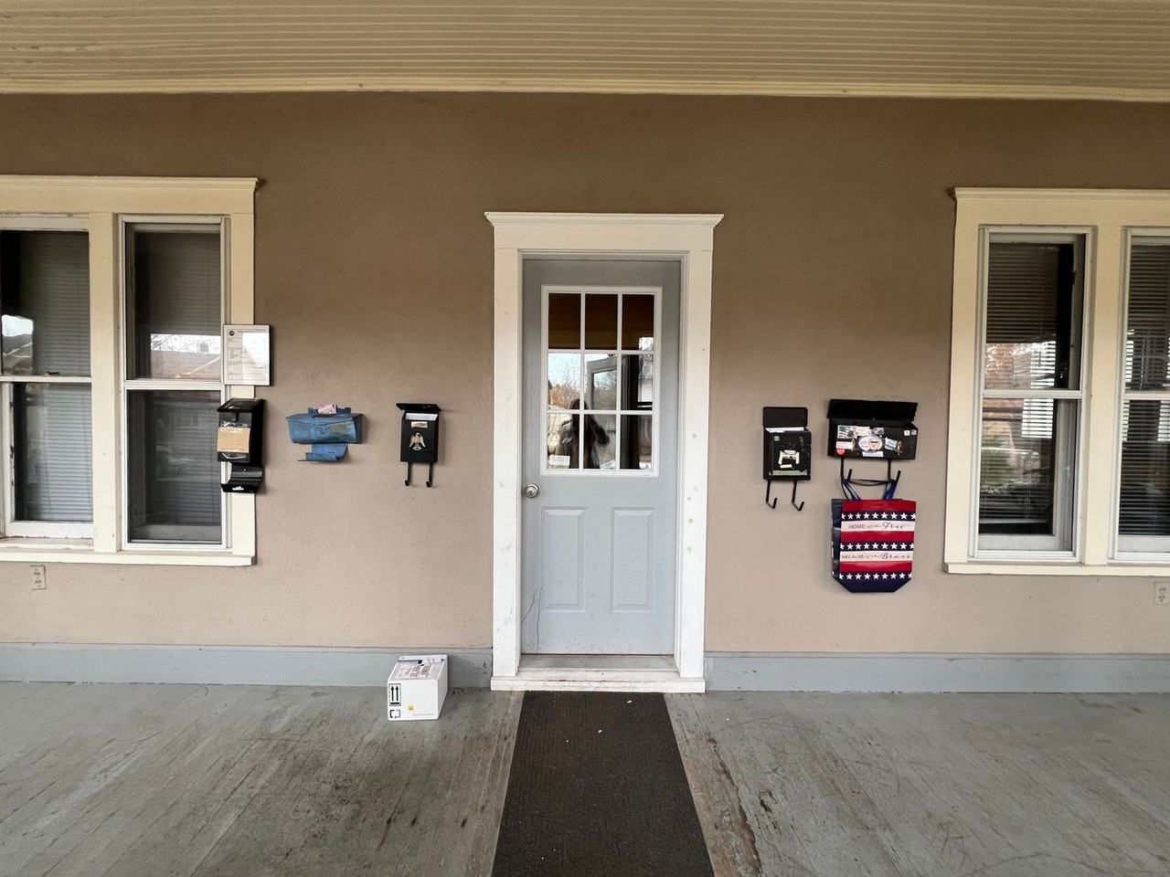 1134 Center St W - Photo 2 of 10