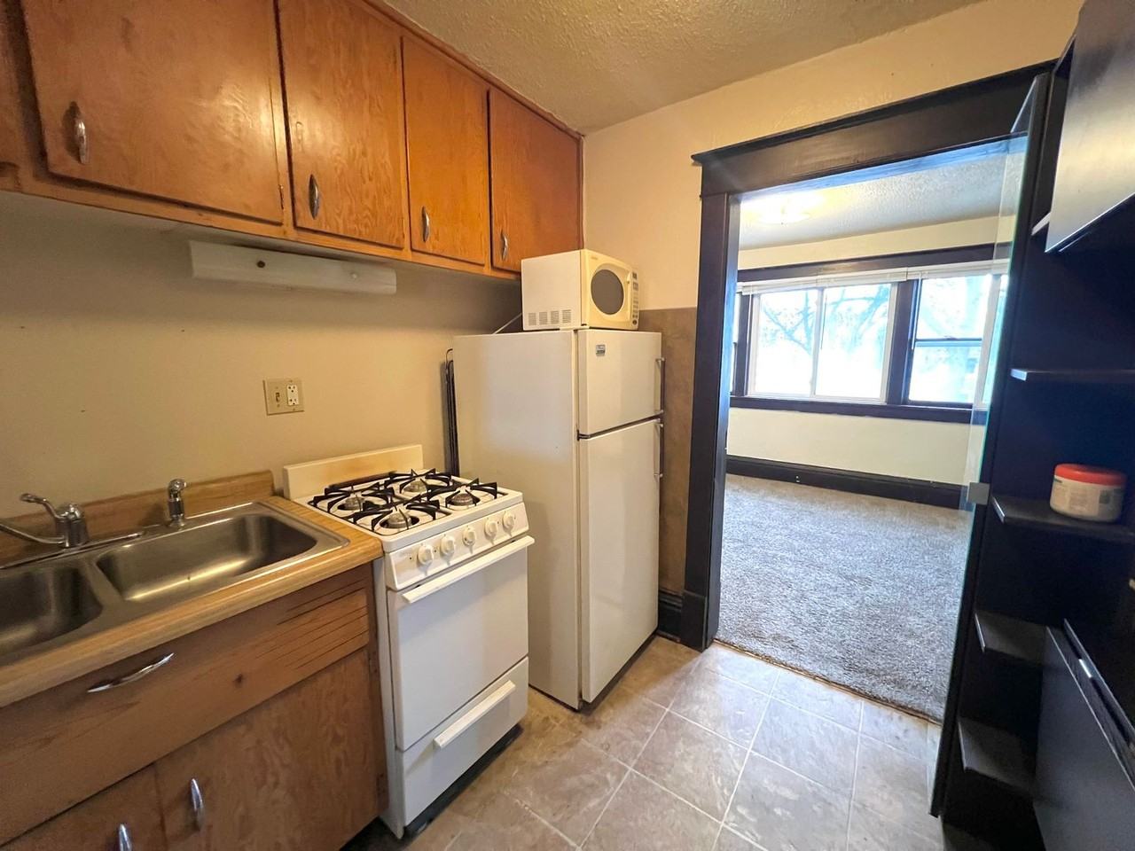 1134 Center St W - Photo 3 of 10