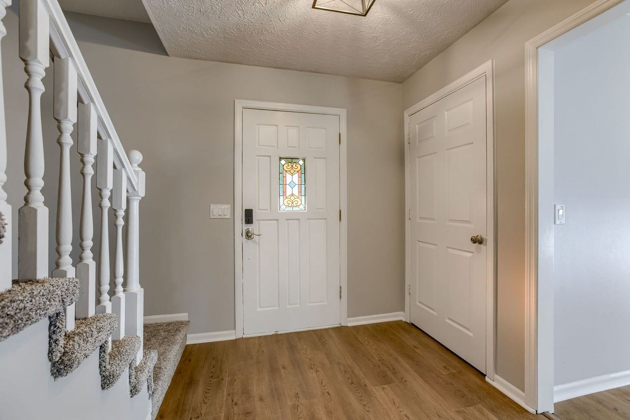 15666 Shamrock Cir - Photo 2 of 23