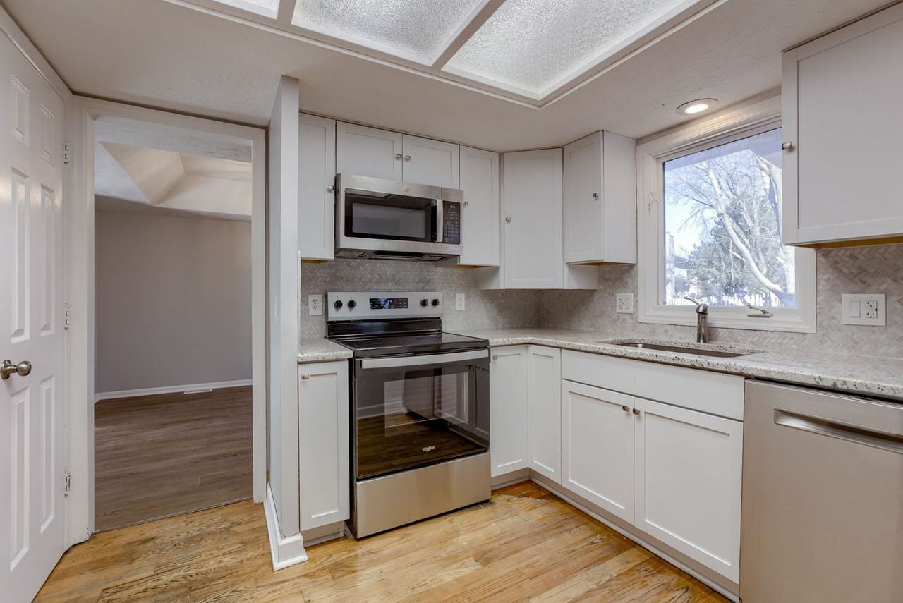 15666 Shamrock Cir - Photo 5 of 23