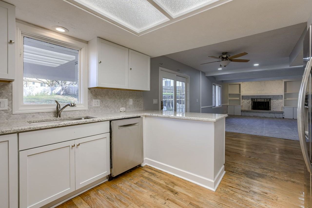 15666 Shamrock Cir - Photo 7 of 23