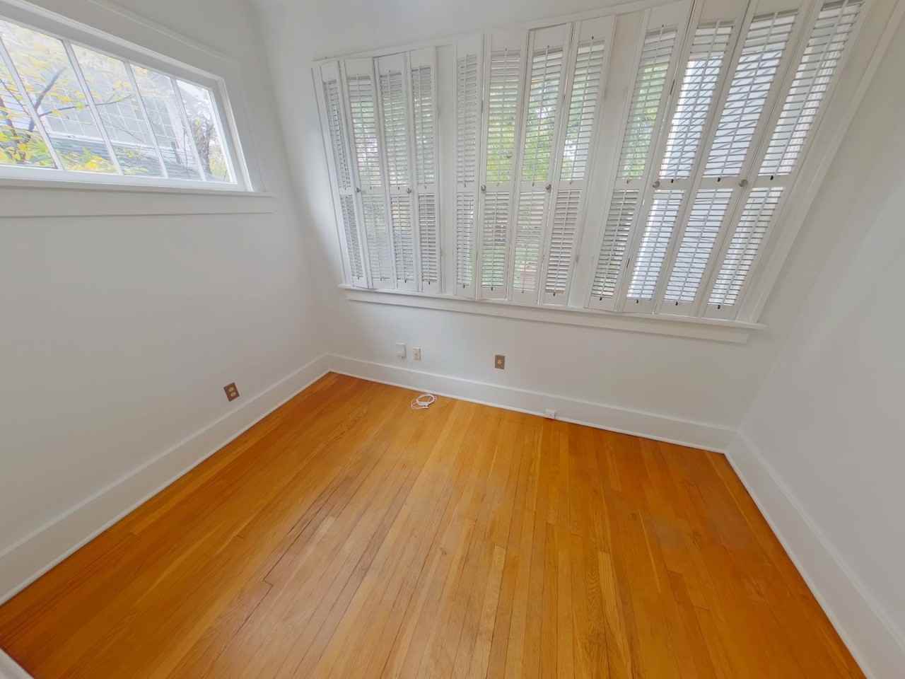 323 S Clifton Ave - Photo 4 of 15