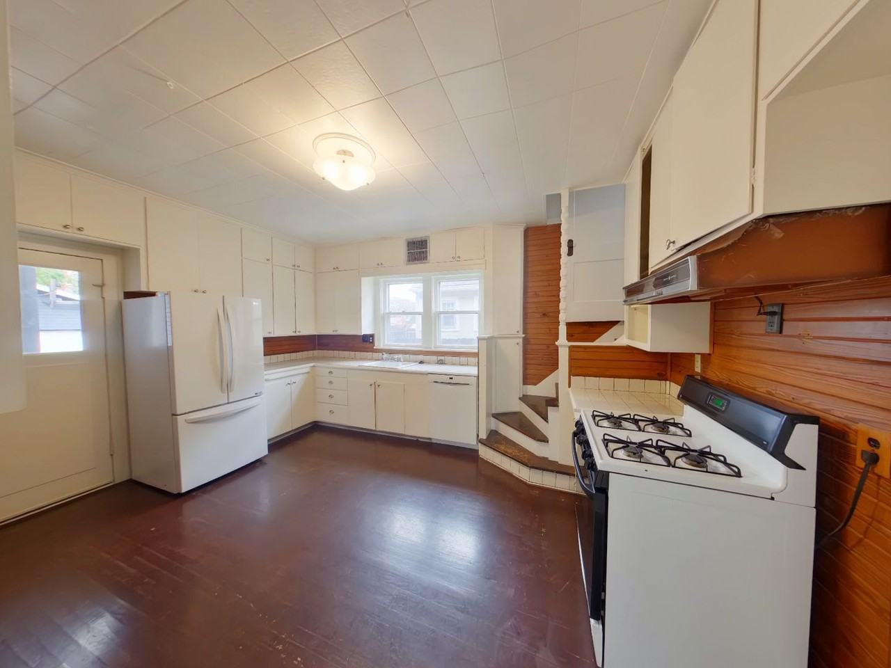 323 S Clifton Ave - Photo 6 of 15