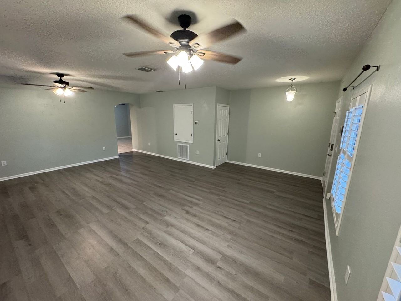 5281 Talbot Blvd - Photo 2 of 30