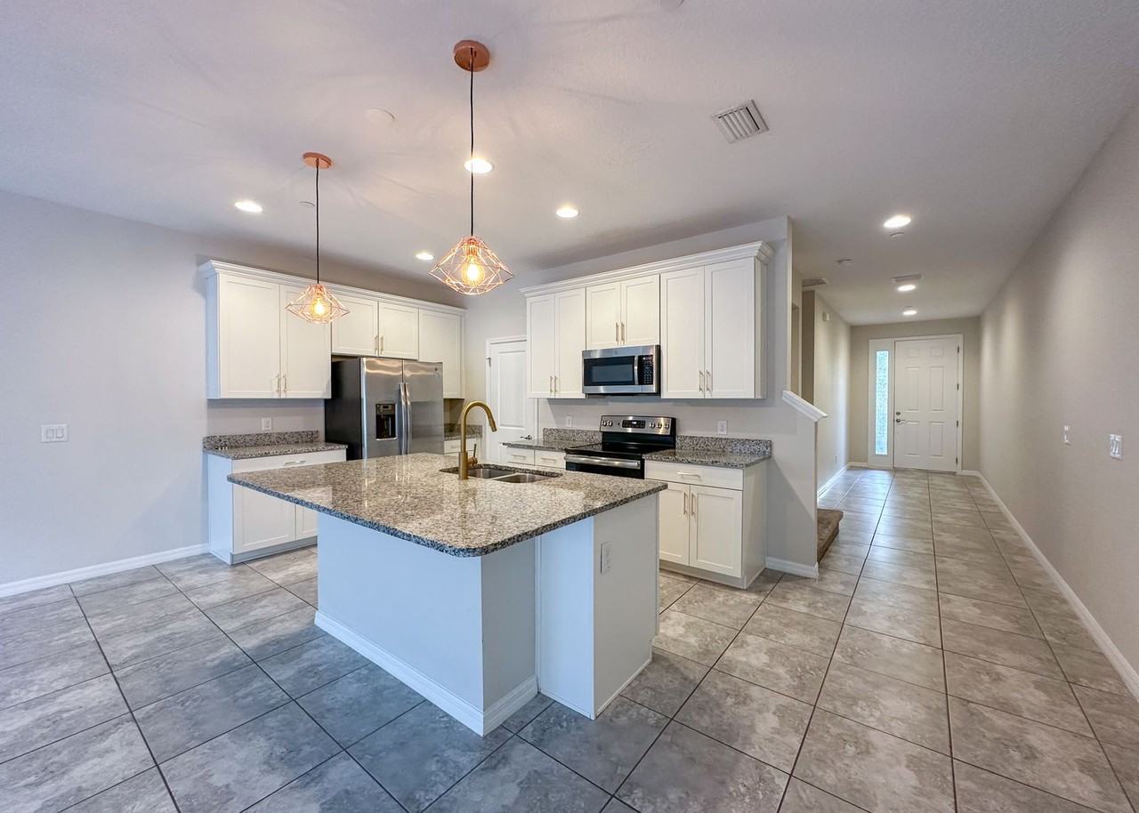 10551 Spring Arbor Ln - Photo 3 of 38
