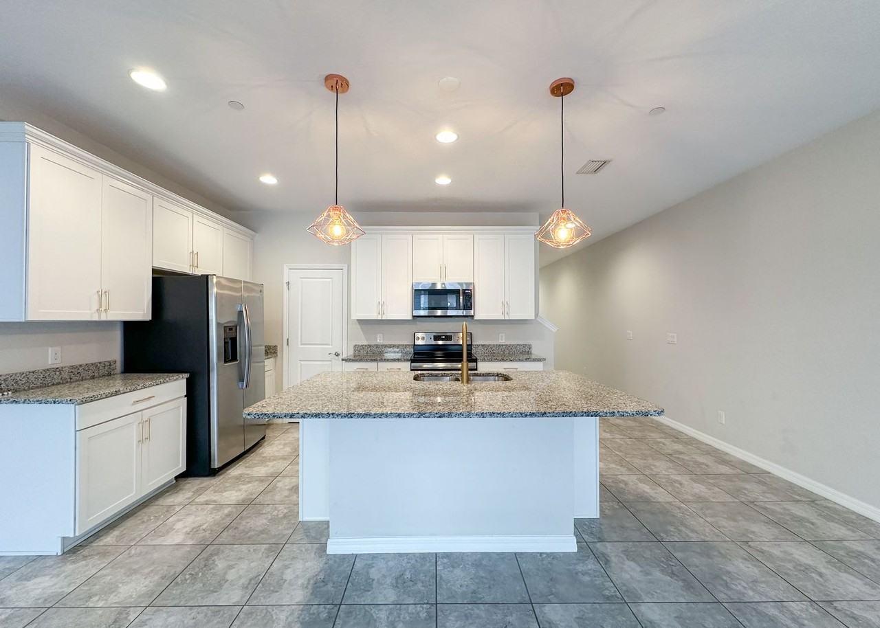 10551 Spring Arbor Ln - Photo 4 of 38