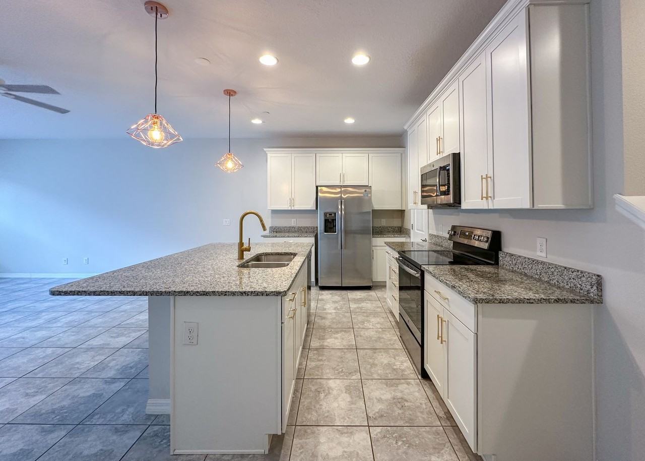 10551 Spring Arbor Ln - Photo 6 of 38