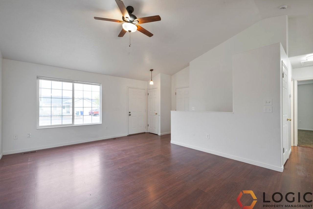 126 W 475 S - Photo 3 of 21