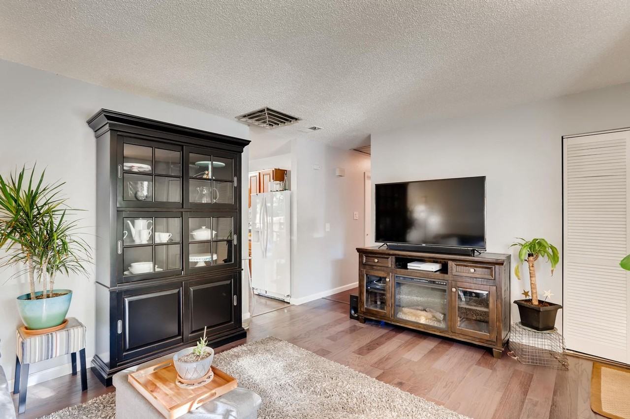 2226 Bowen St - Photo 7 of 26