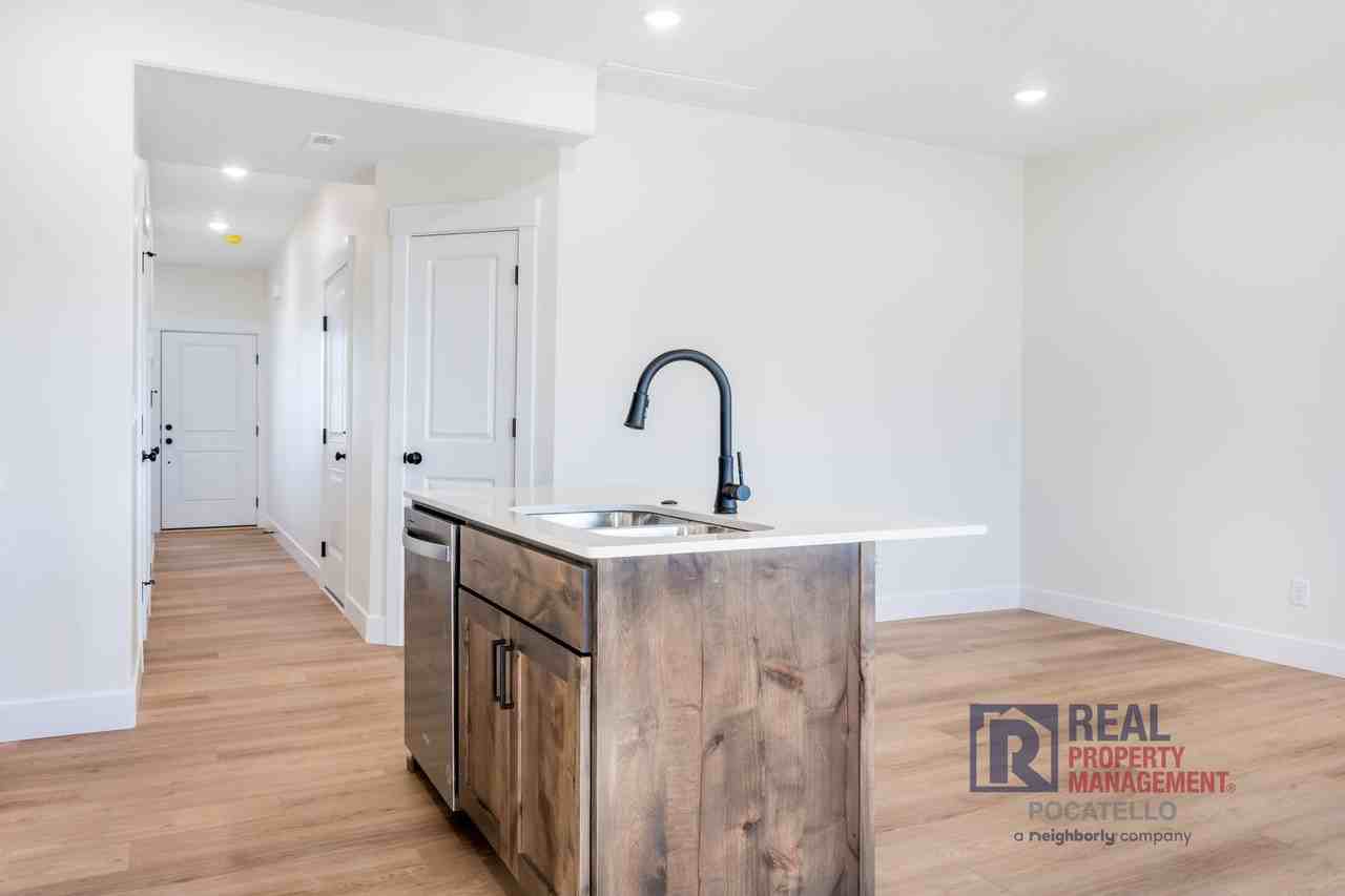 1727 Ammon St - Photo 6 of 23