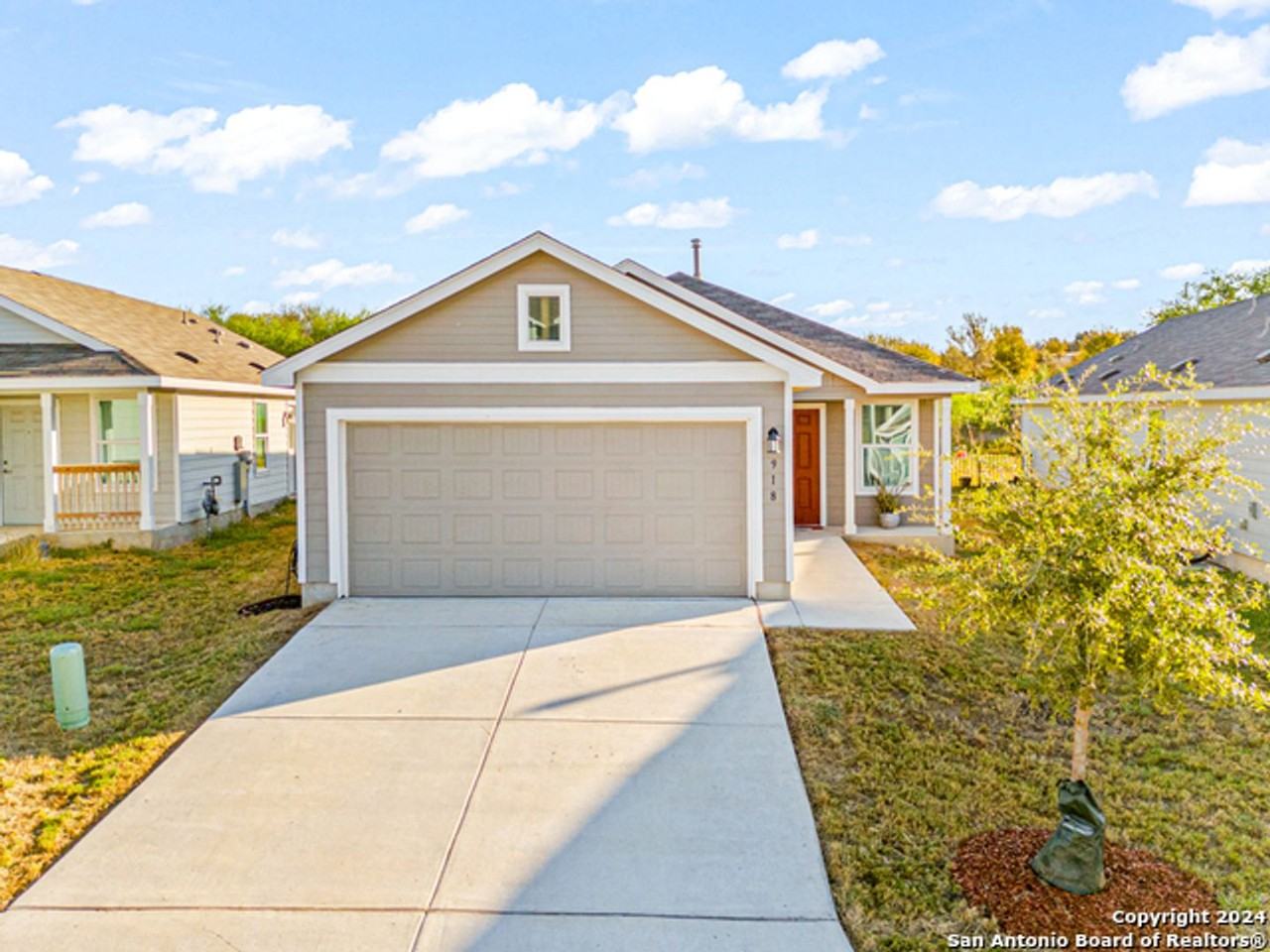 918 Cook Bnd - Photo 2 of 26