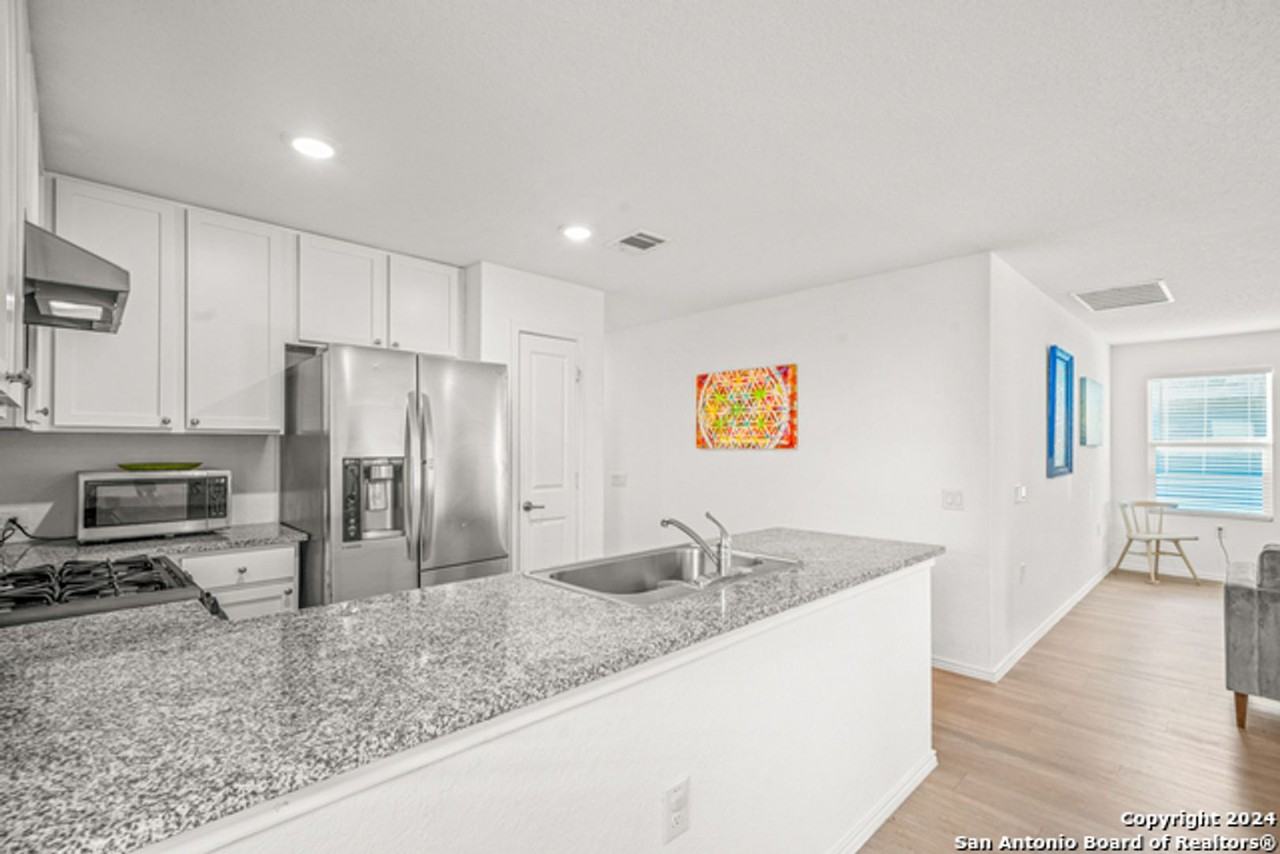 918 Cook Bnd - Photo 4 of 26