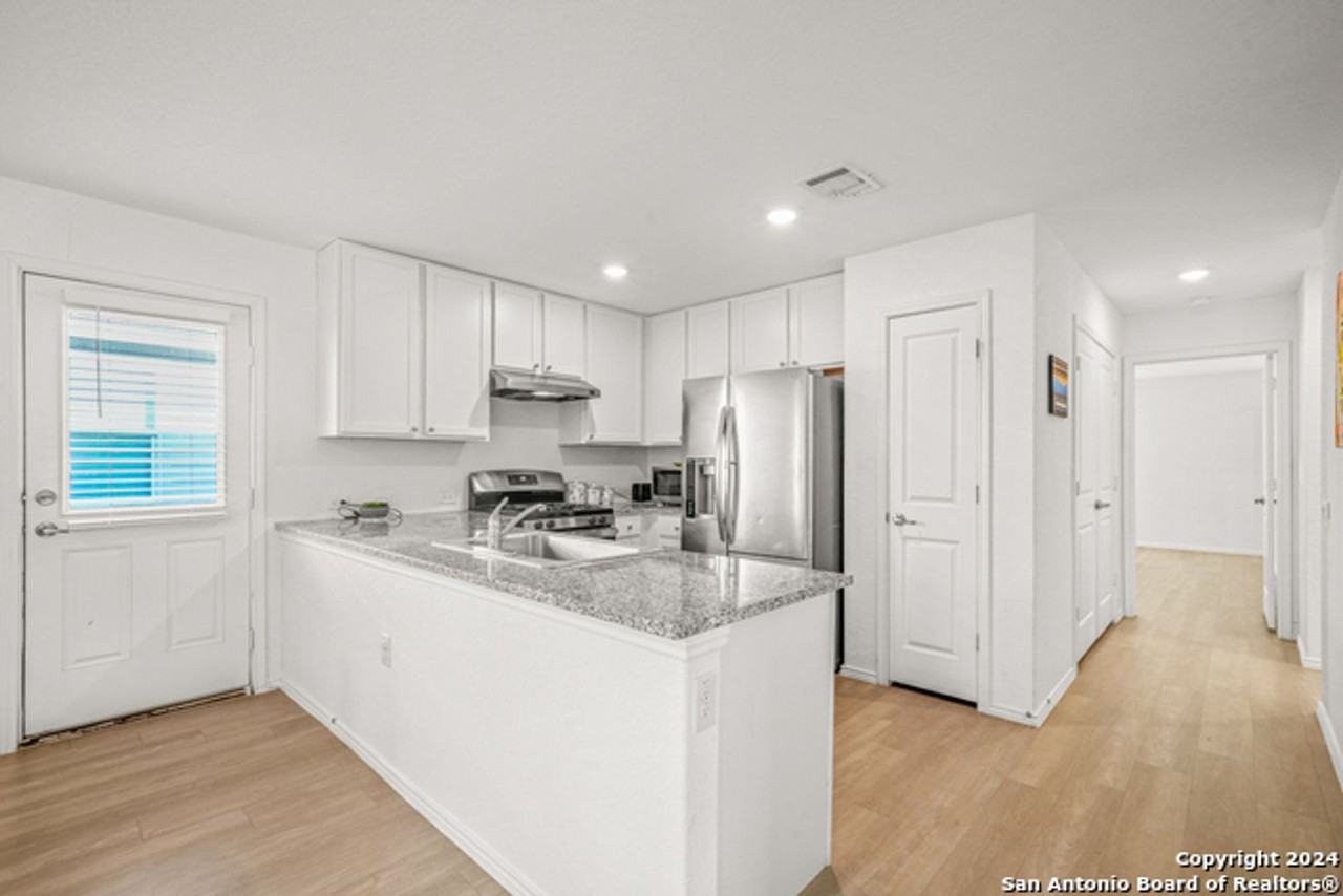 918 Cook Bnd - Photo 6 of 26