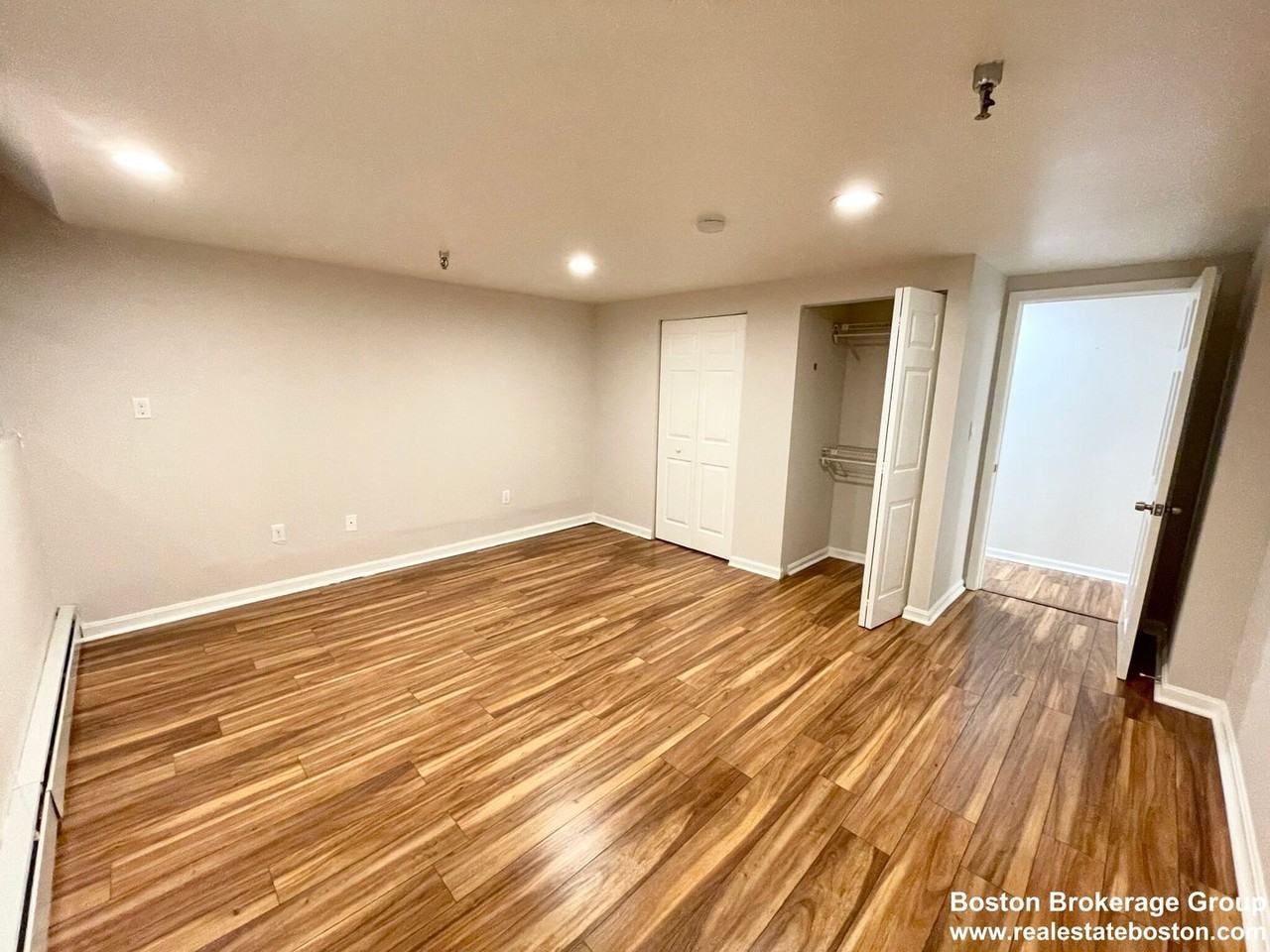 39 Hemenway St - Photo 4 of 20