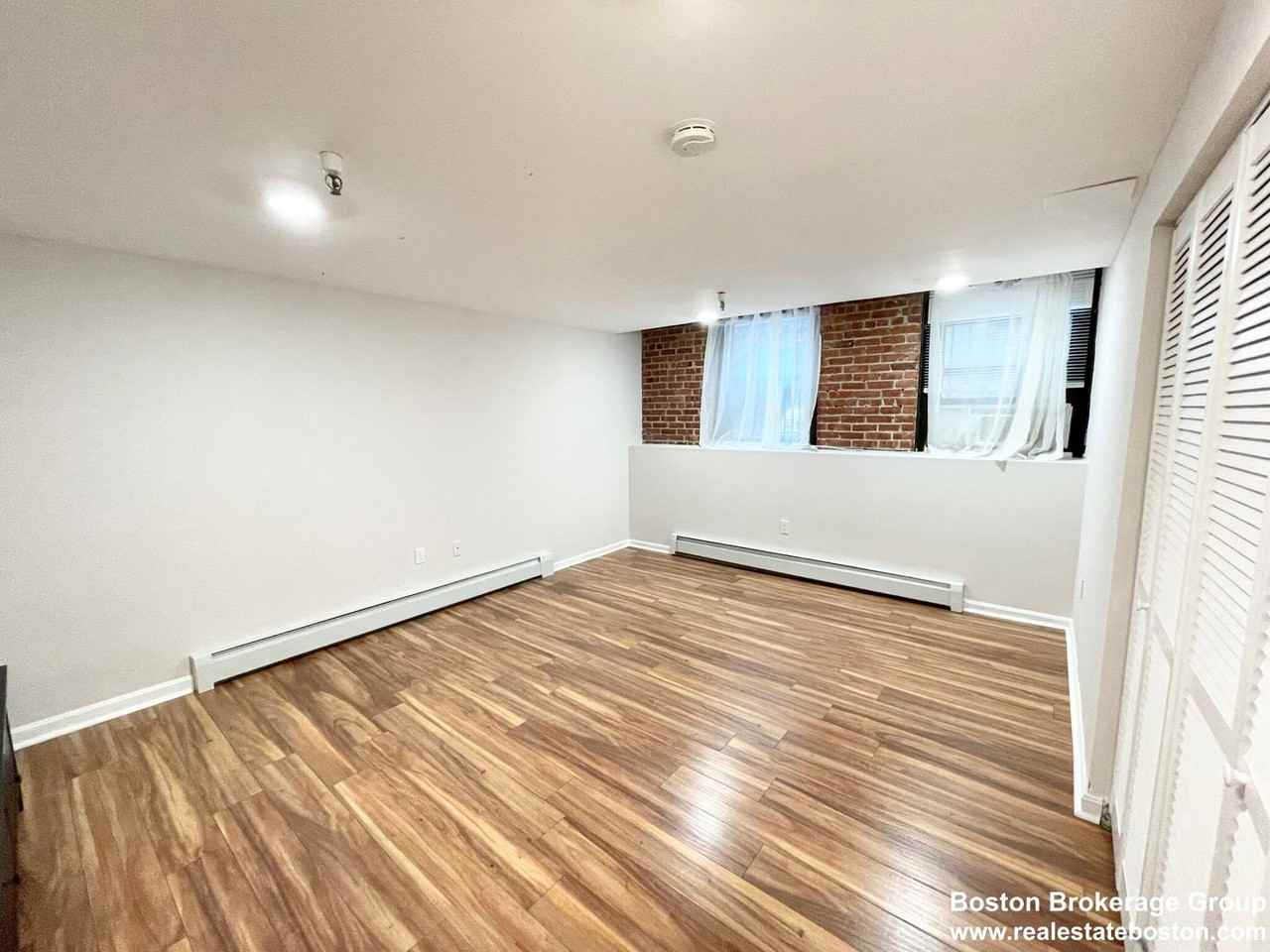 39 Hemenway St - Photo 5 of 20