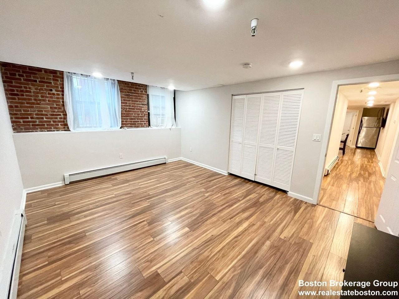 39 Hemenway St - Photo 7 of 20
