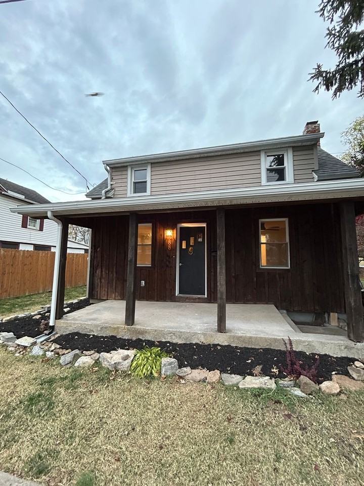 388 Essex St - Photo 2 of 18
