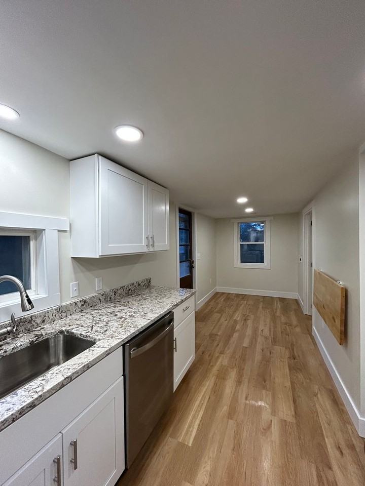 388 Essex St - Photo 3 of 18
