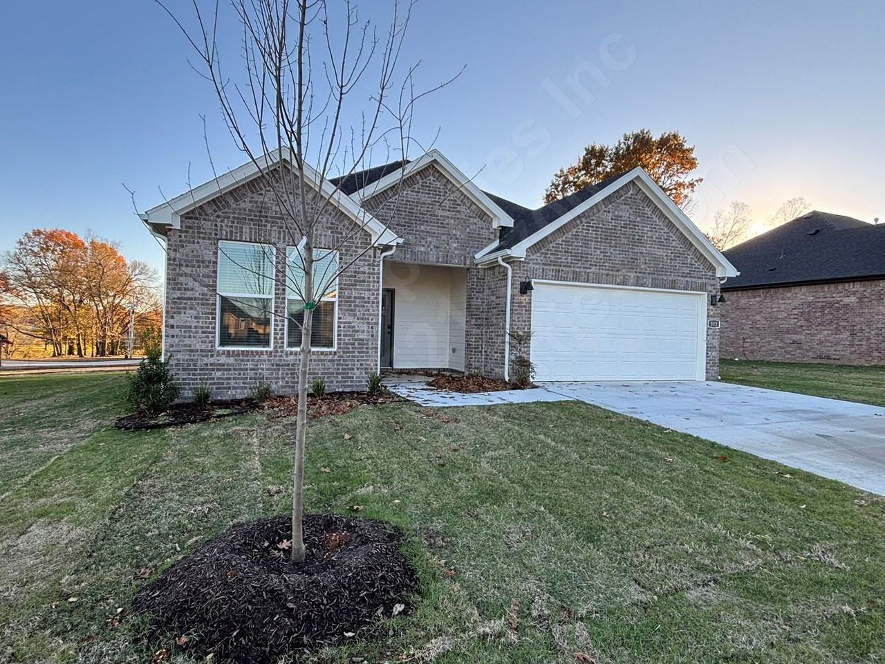 312 N Yona Ln - Photo 2 of 18