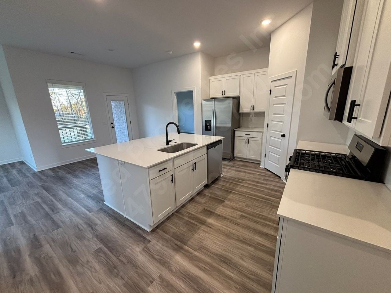 312 N Yona Ln - Photo 4 of 18