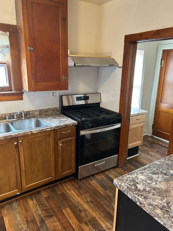 353 N 1st Ave - Photo 4 of 16