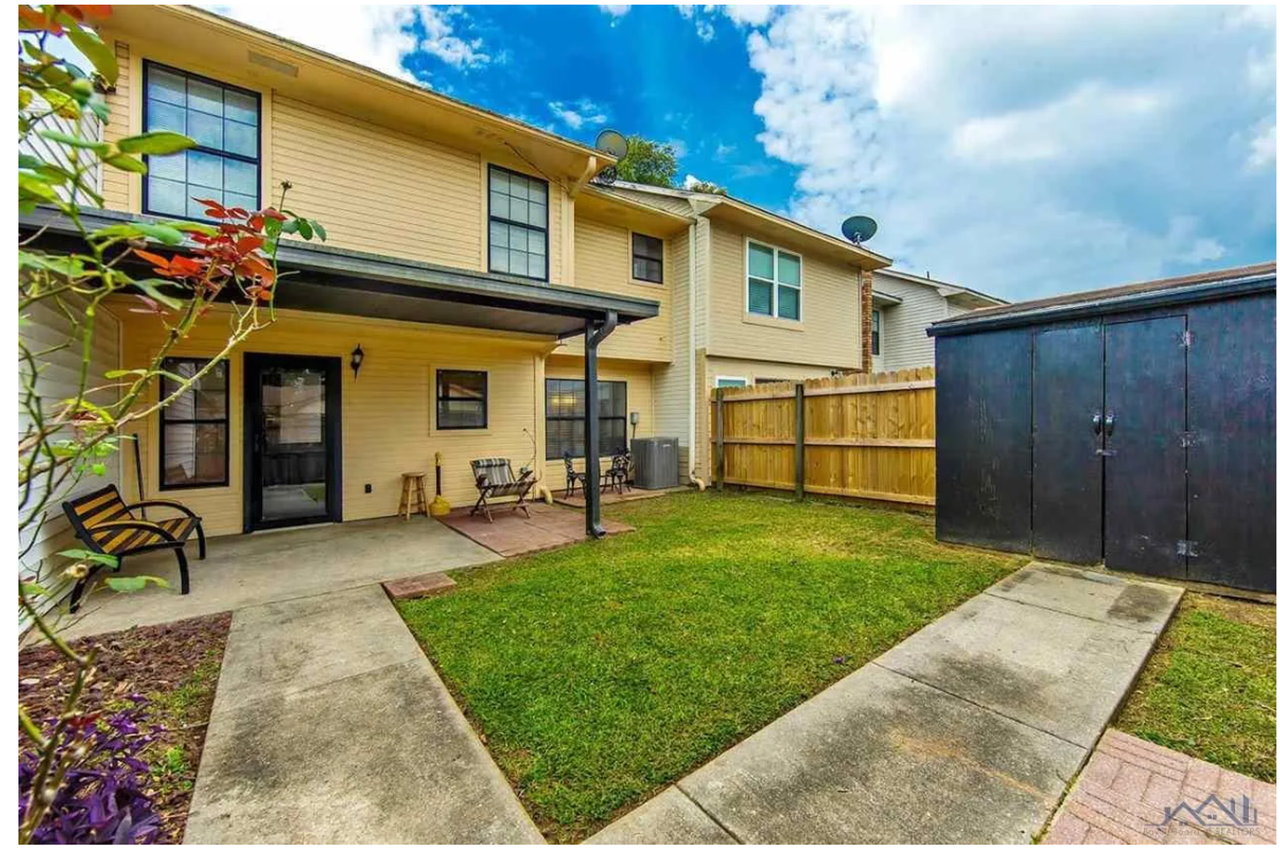 223 N French Quarter Dr - Photo 2 of 13
