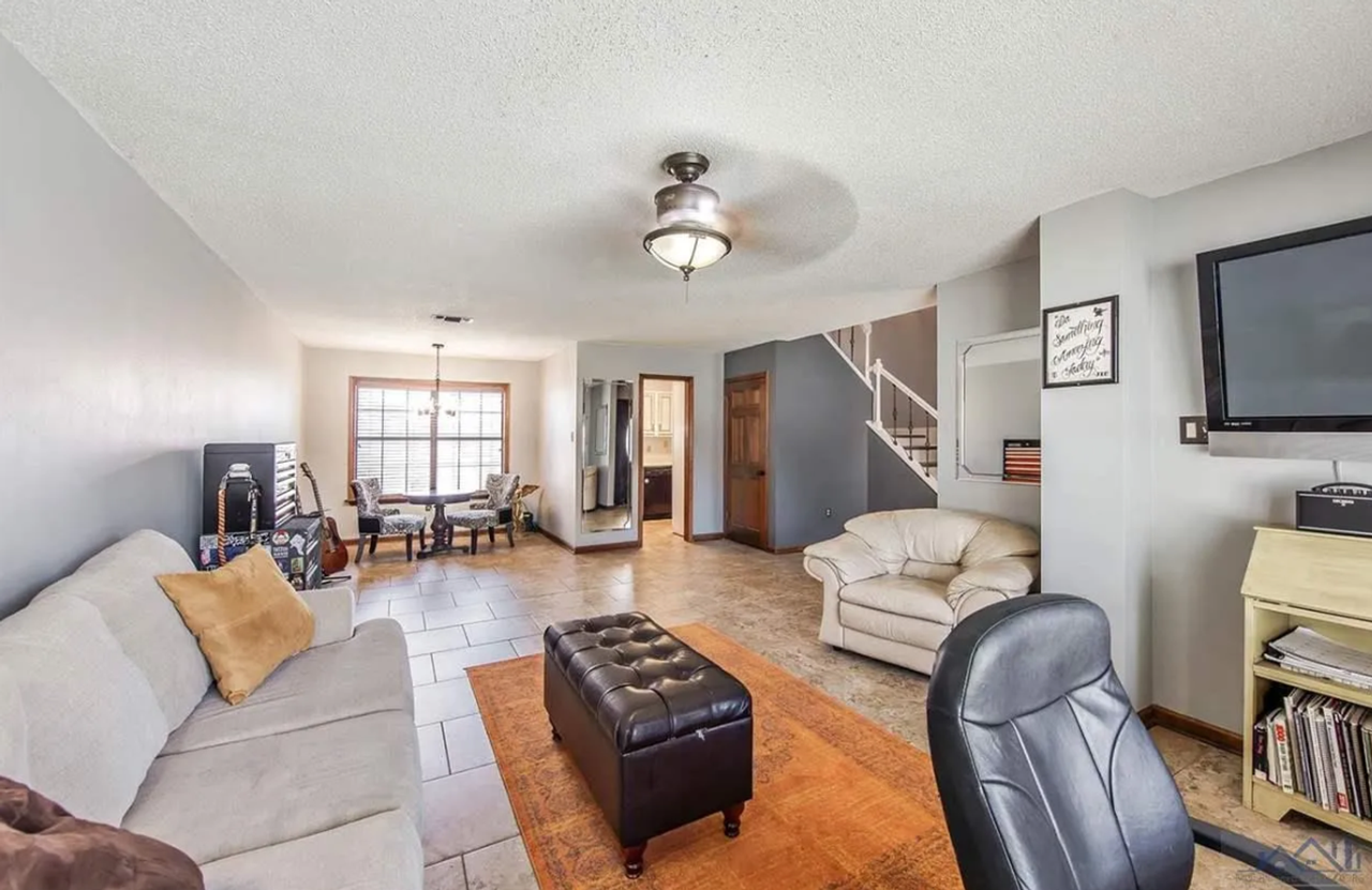 223 N French Quarter Dr - Photo 3 of 13