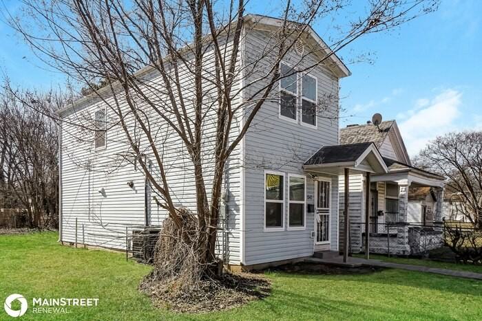 1542 W Oak St - Photo 2 of 19