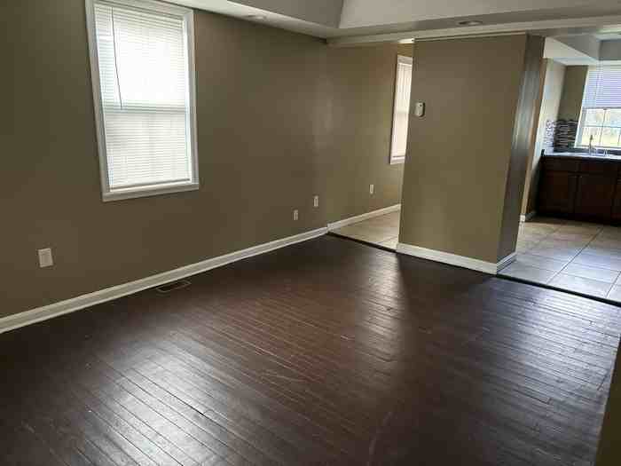 99 Melrose Ave - Photo 3 of 15