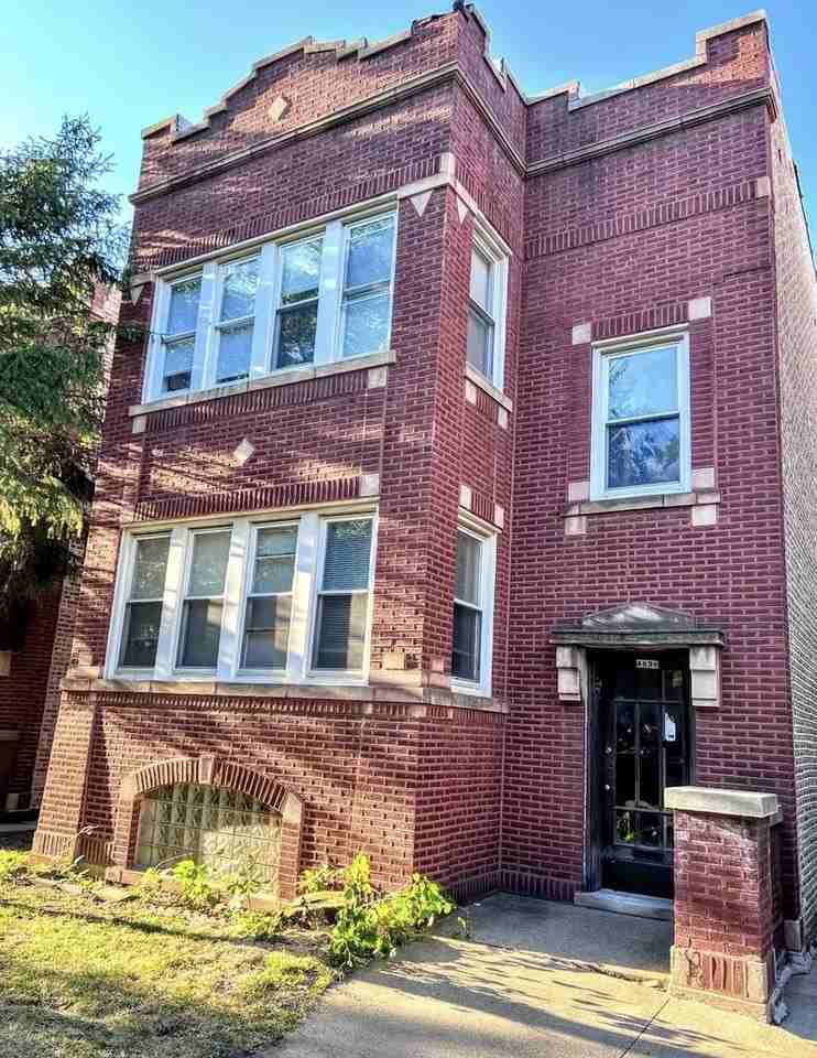 4838 W Addison St #2 - Photo 6 of 8