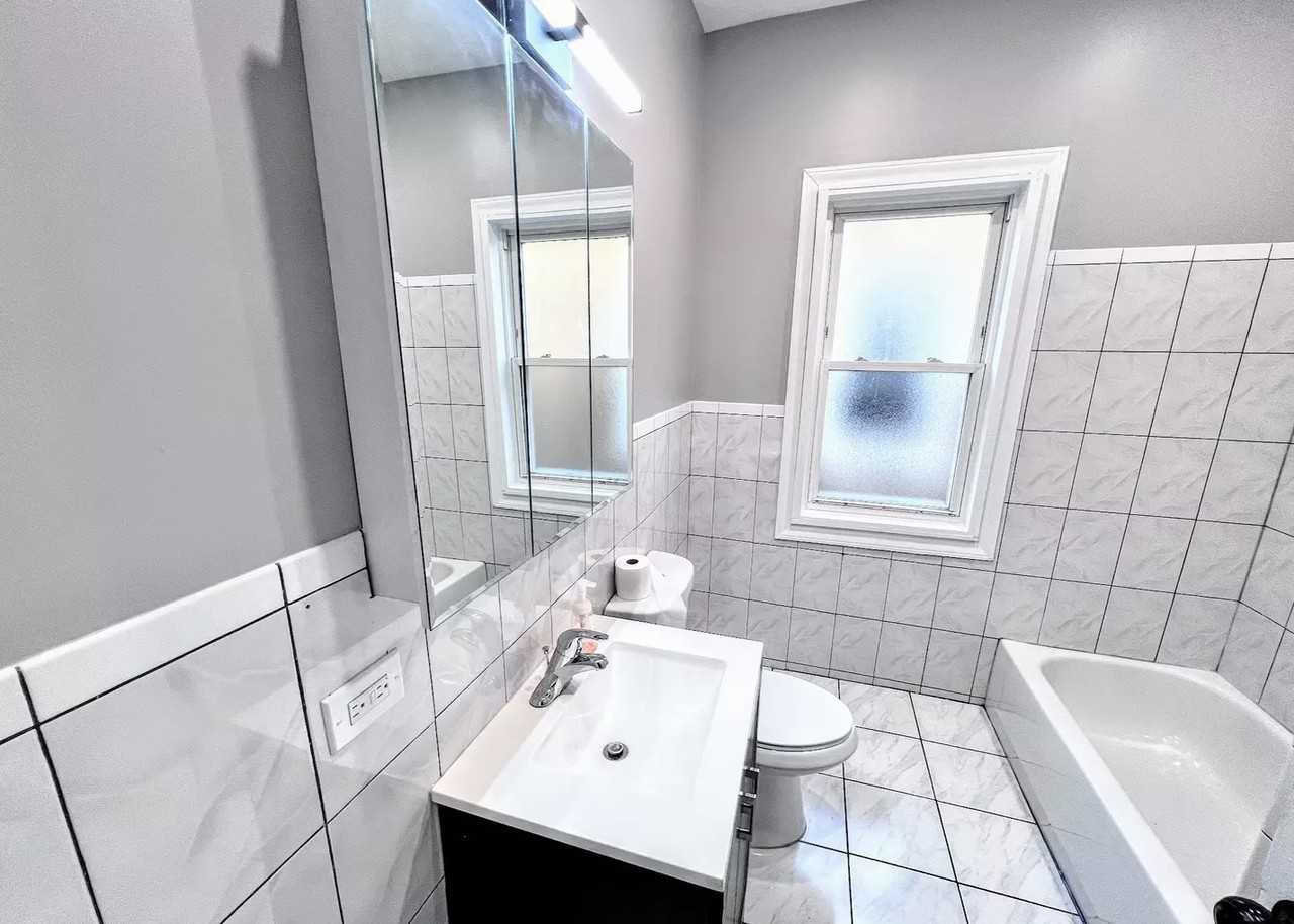 4838 W Addison St #2 - Photo 7 of 8