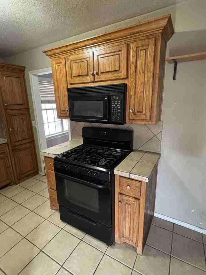 1504 W Washington Ave #NA - Photo 3 of 16