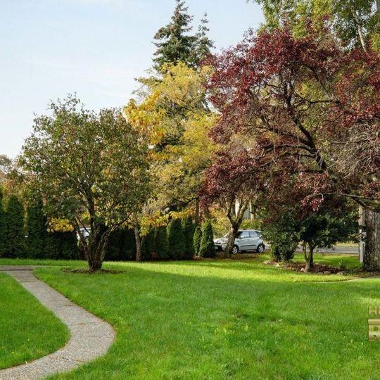 3379 Maplewood Road - Photo 2 of 22