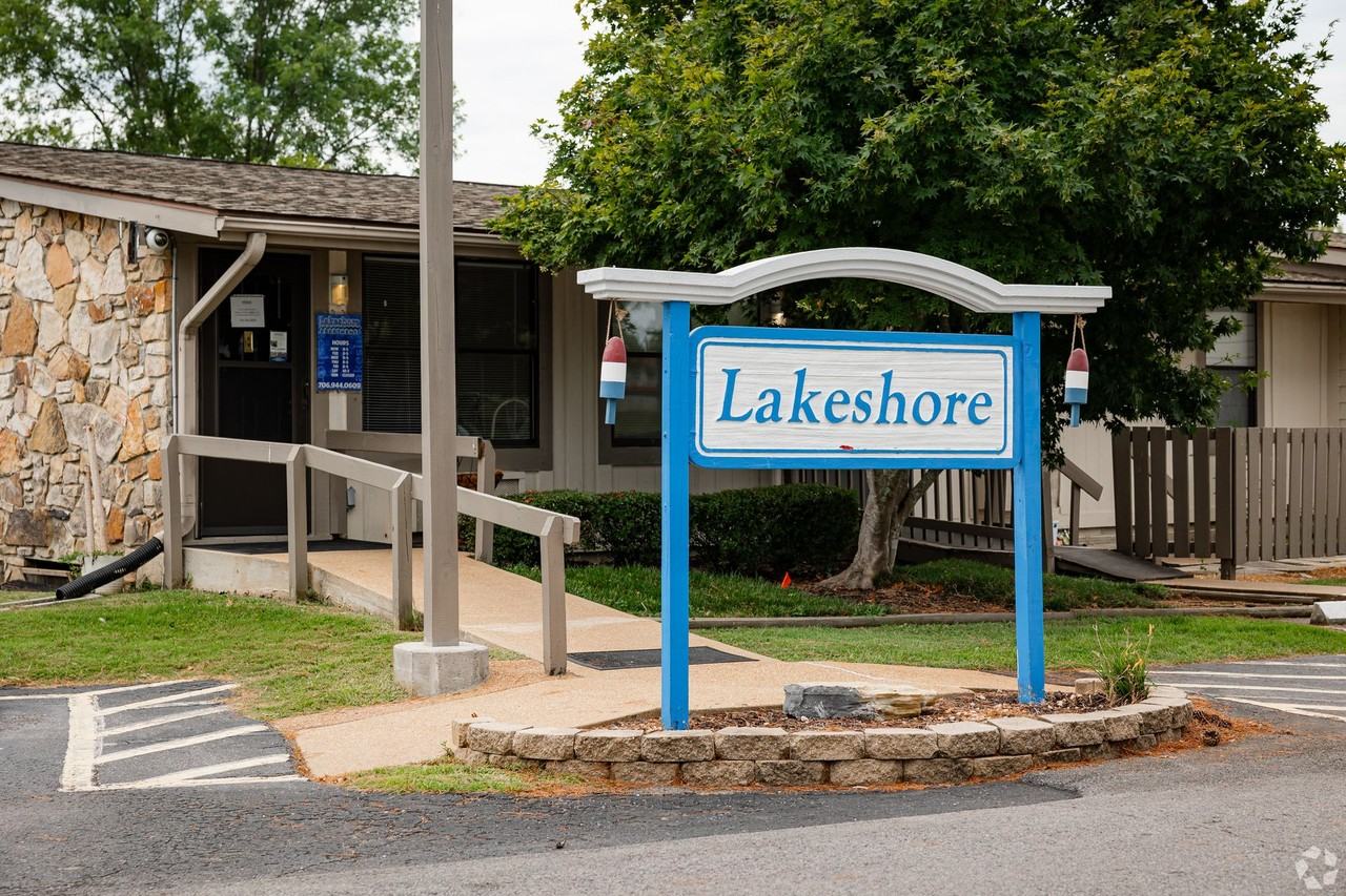 Lakeshore Apartments - Photo 5 of 31